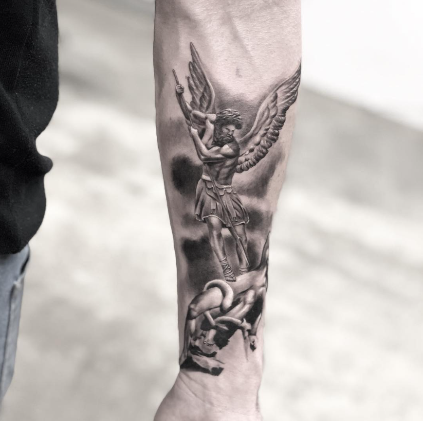 Erzengel Tattoo auf Arm in Tattoo Studio Bern