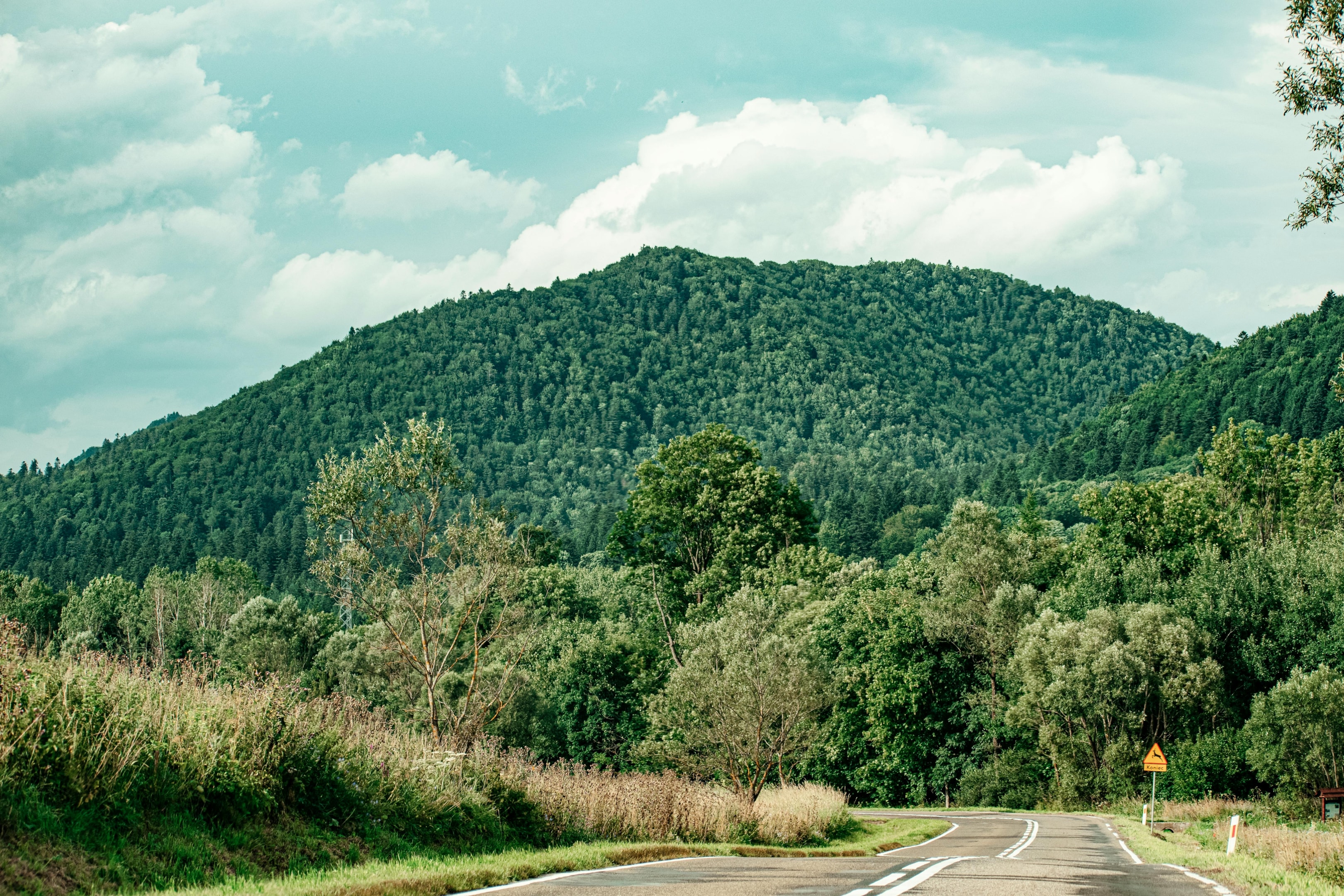 Uherce Mineralne - zwiedź Bieszczady samochodem. Okoliczny krajobraz, niezapomniane widoki. 