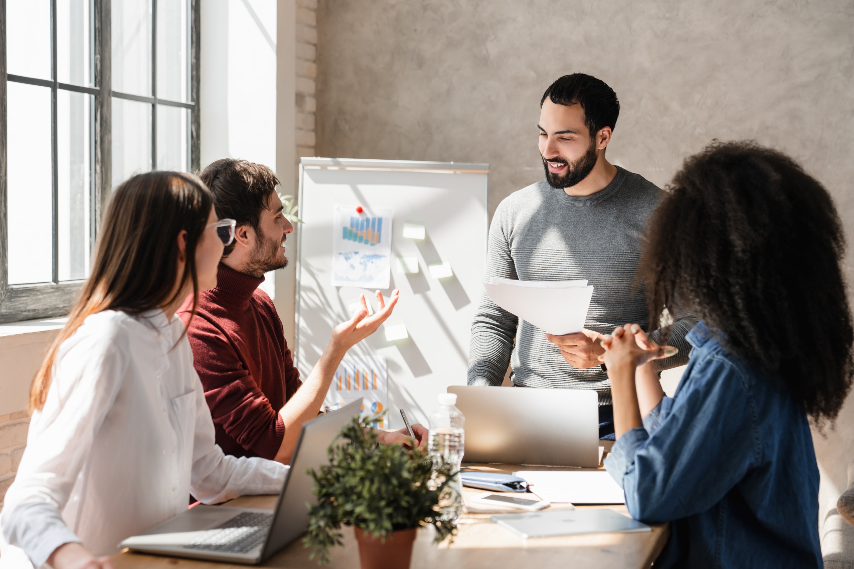 Aktywność handlowców i zadania pracowników firmy.