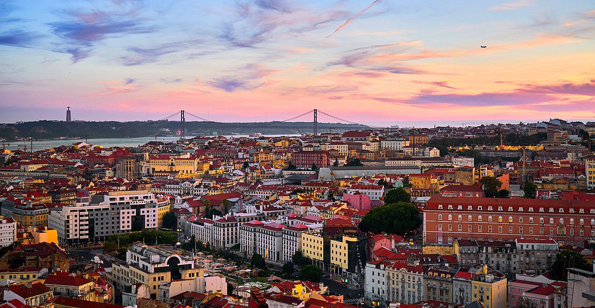 A picture of Lisbon in October with its pleasant weather and fewer crowds