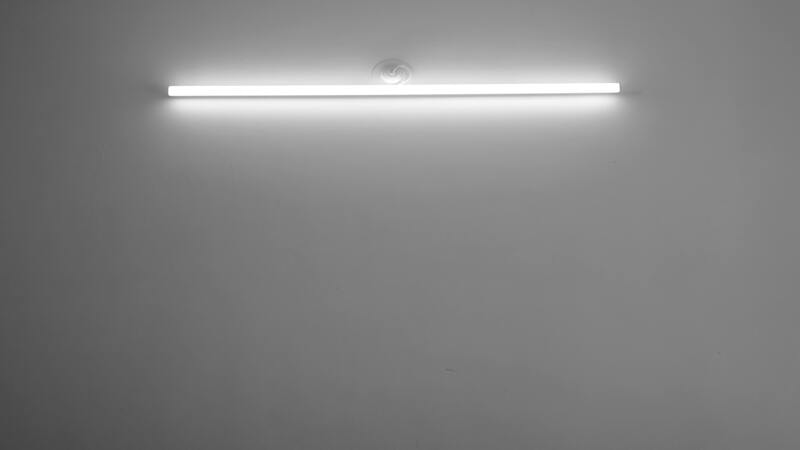 Fluorescent tube lights offering high lumens