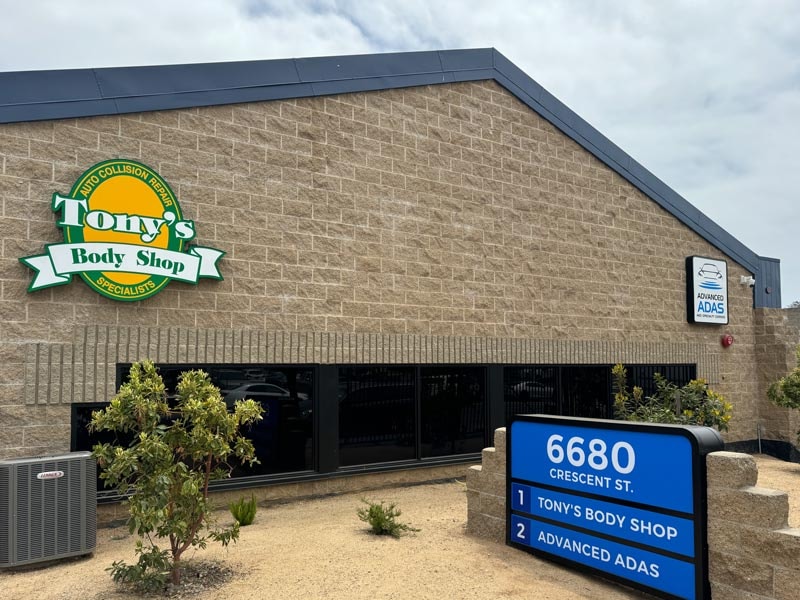 Illuminated wall and monument signs for Tony’s Body Shop and Advanced ADAS in Oxnard provide strong nighttime visibility and unified branding.