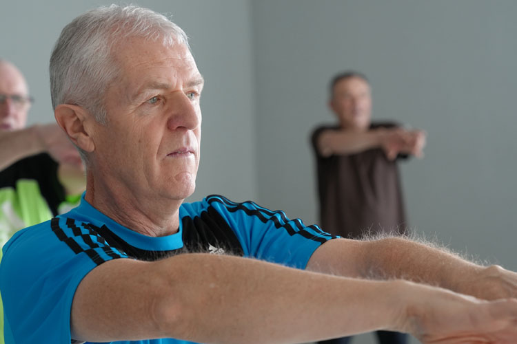Während der Yogastunden wird die Kursleitung um Bärbel Fries sich als Teilnehmer in Bewegung bekommen, dir aber auch zeigen, wie du im Alltag durch Meditation Entspannung erfahren kannst.