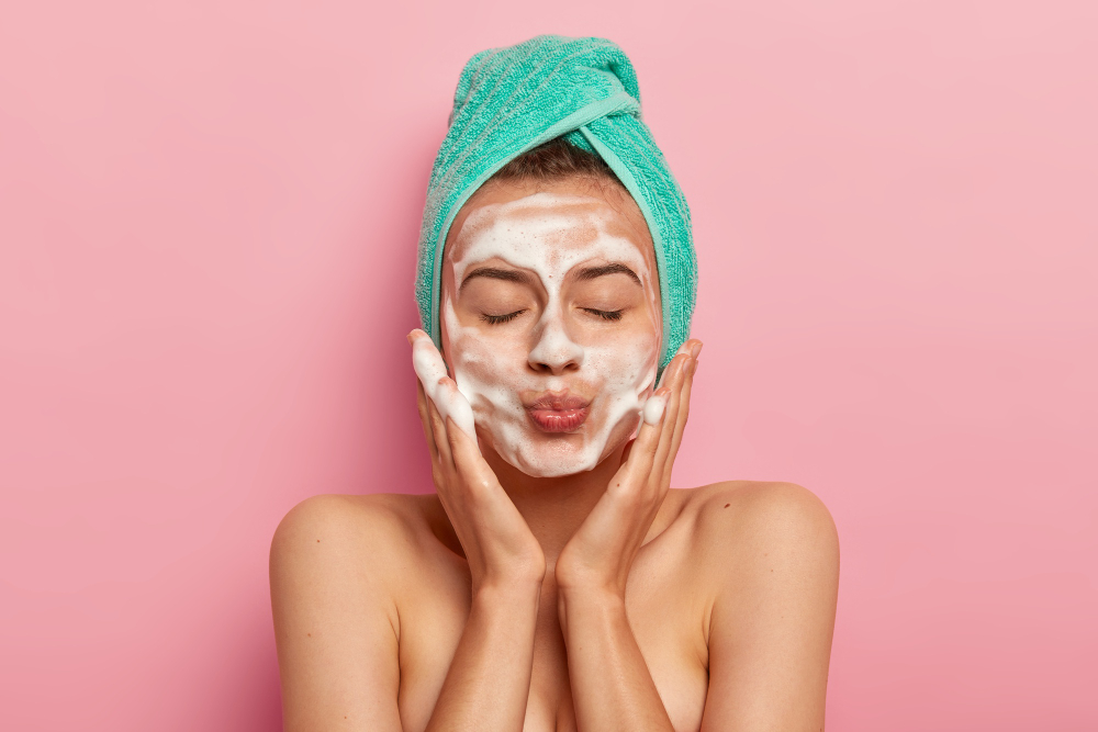 O sérum antivenvelhecimento deve ser usado após a limpeza da pele. Fonte da imagem: site oficial da marca.
