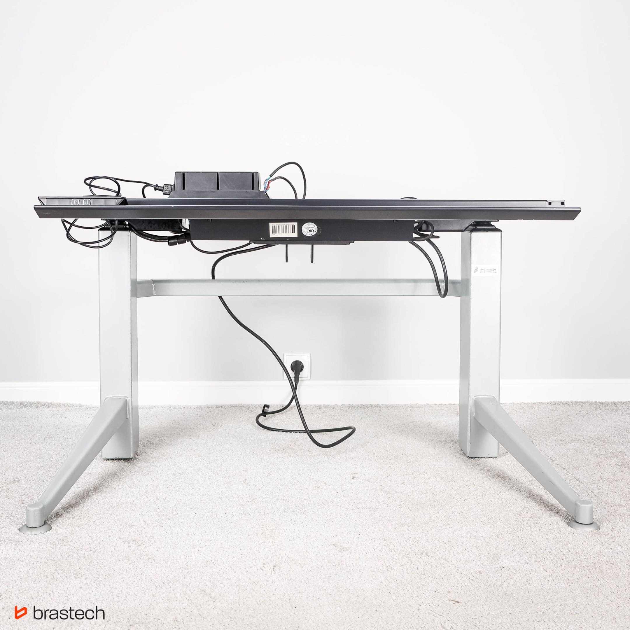 Recenzja biurka Aspa z mechanizmem Linak – biurko elektryczne, które spełni Twoje oczekiwania. 1 Biurko elektryczne Aspa. Źródło: Brastech