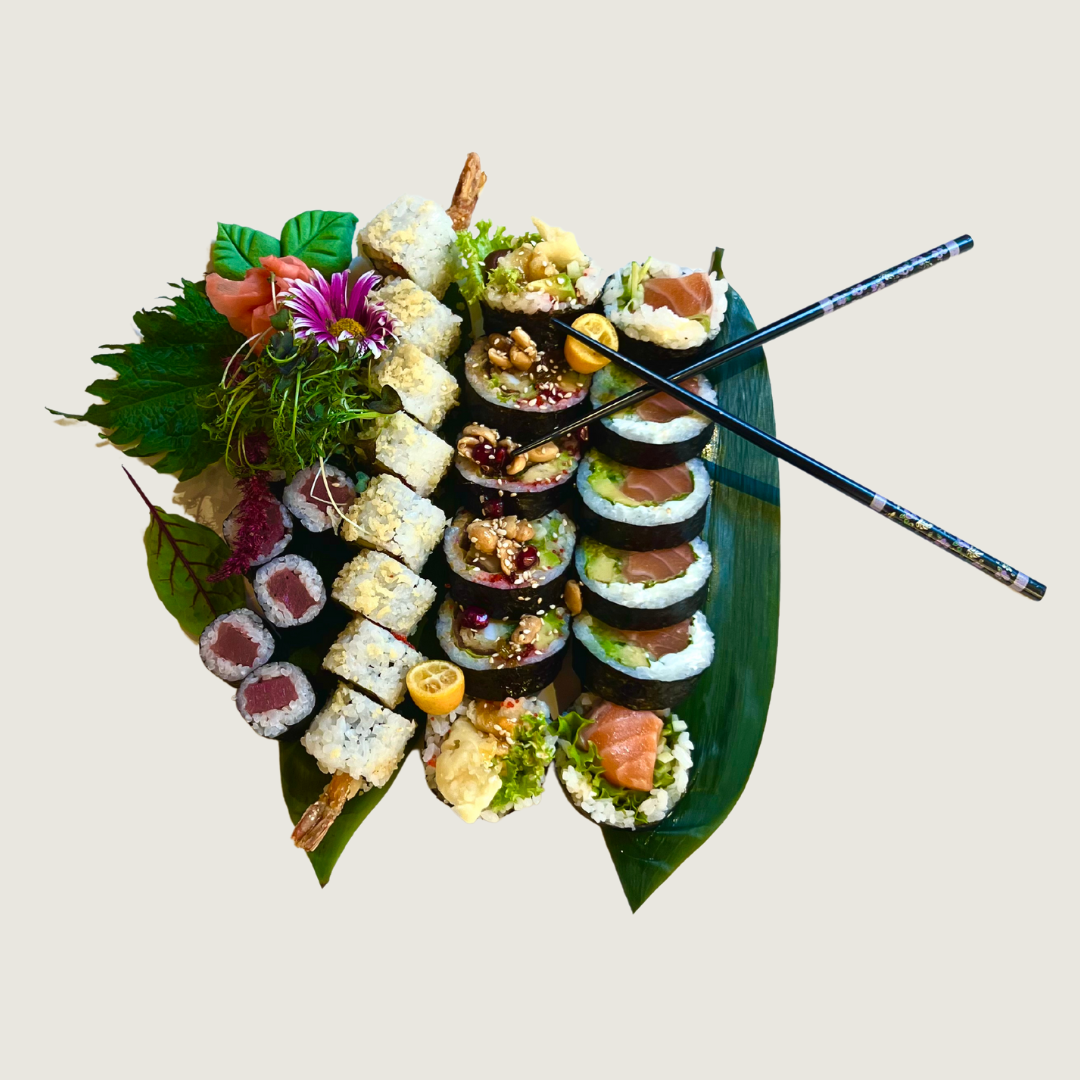 Set Small to set składający się z 26 sztuk futomaków, california rolls oraz hosomaków.