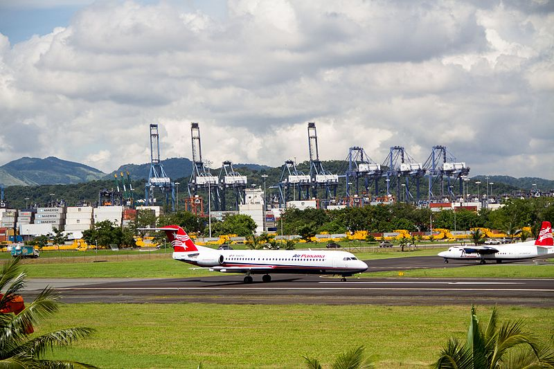 El puerto visto desde el Aeropuerto Internacional de Tocumen.