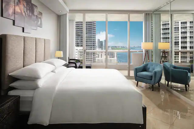 Image sourced from the Hilton's website at: https://www.google.com/url?sa=i&url=https%3A%2F%2Fwww.hilton.com%2Fen%2Fhotels%2Fmiabsdt-doubletree-grand-hotel-biscayne-bay%2Frooms%2F&psig=AOvVaw3IkQP5C1buGo6L6TodposE&ust=1669273131406000&source=images&cd=vfe&ved=0CBEQjRxqFwoTCPi2lpTdw_sCFQAAAAAdAAAAABAE