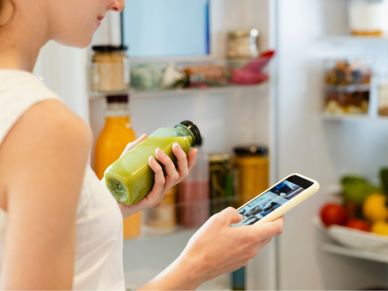 An image showing a woman adjusting her calorie intake based on workout and rest days.