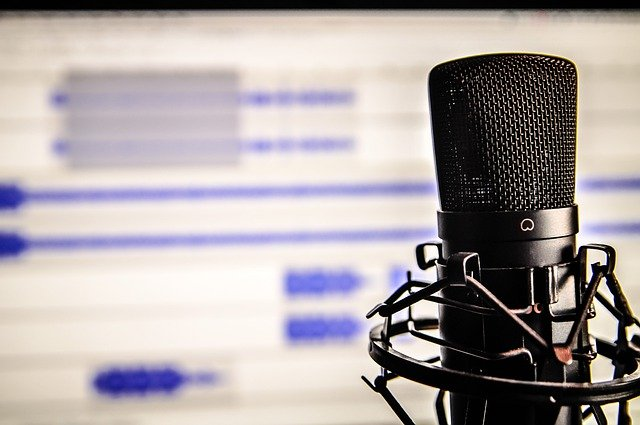 Podcast equipment for beginners - podcasting microphone