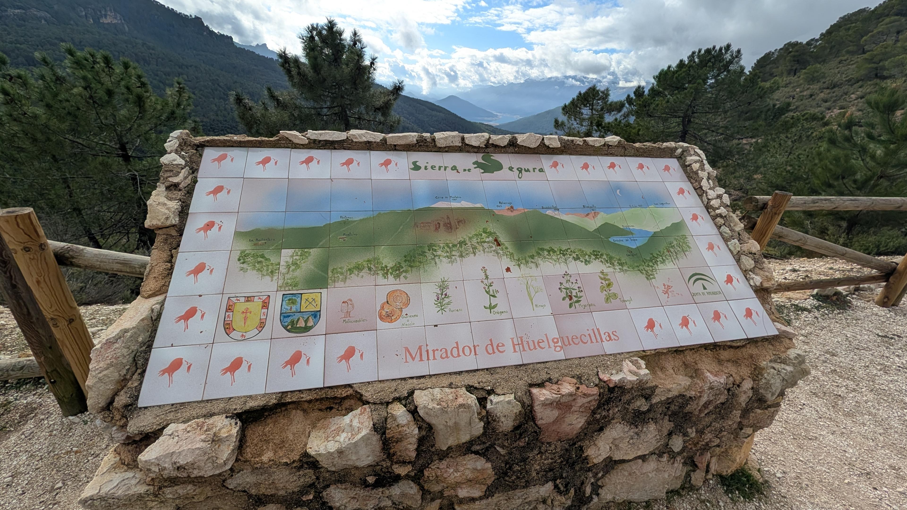 Blick auf die Platzkarte der Sierra de Segura