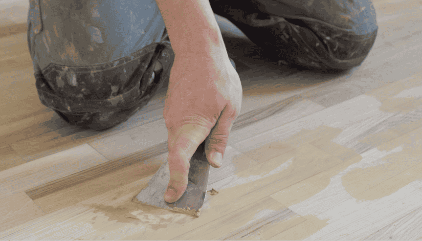 szpachlowanie małych ubytków w podłodze