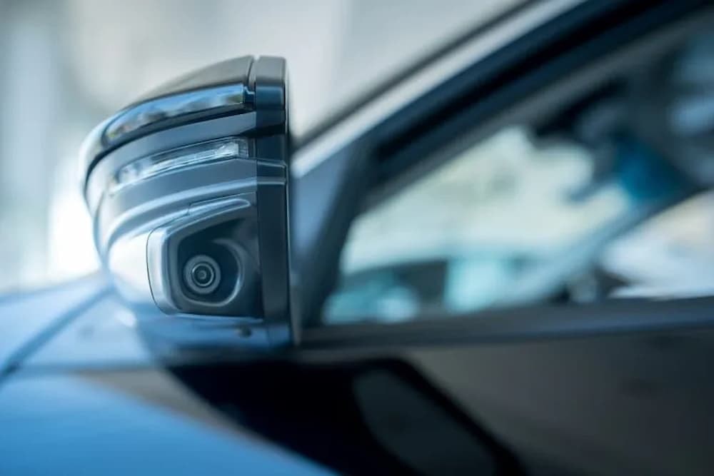 system rozpoznawania znaków drogowych - kamera na przedniej szybie