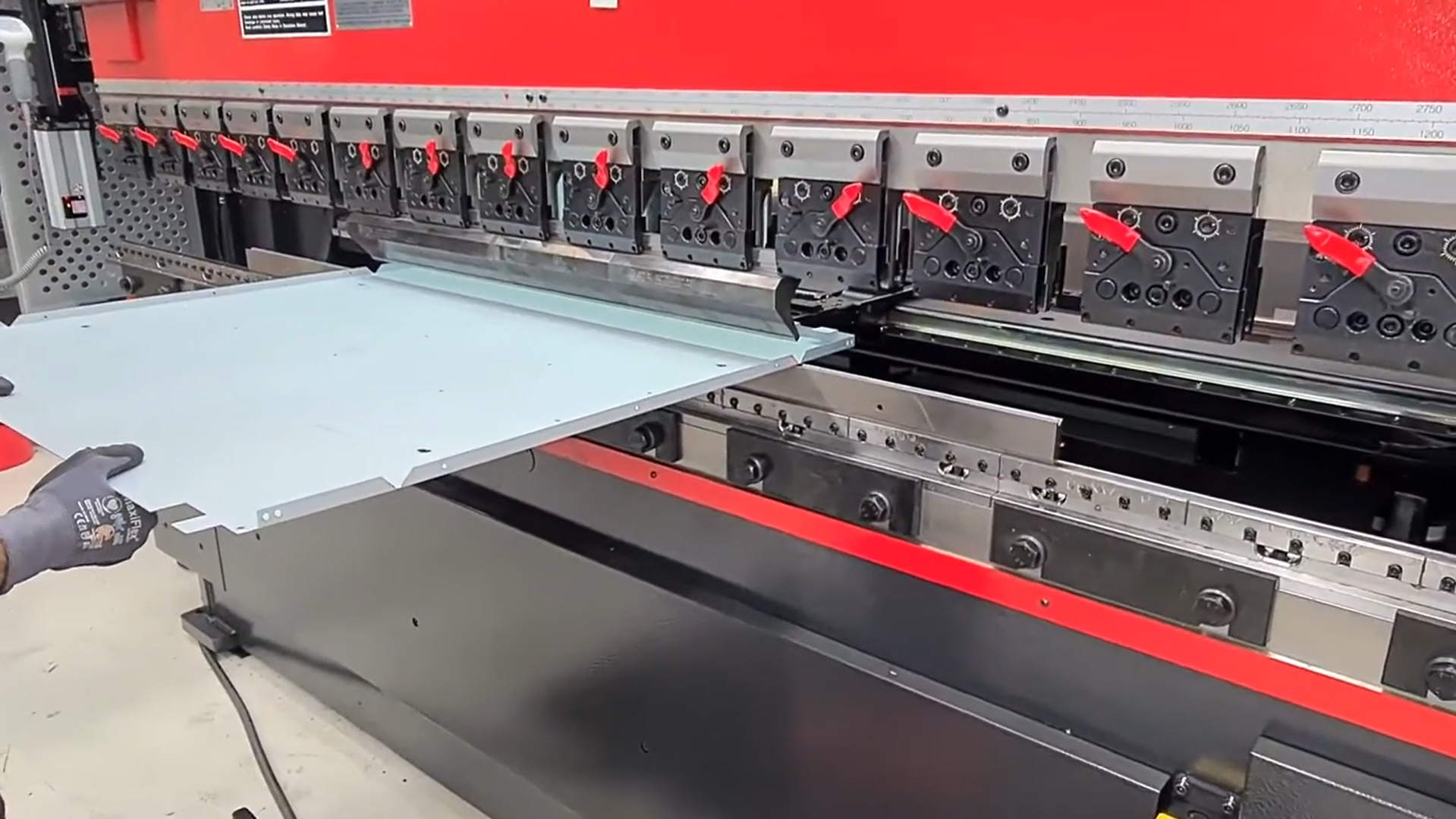 Amada hydraulic press brake