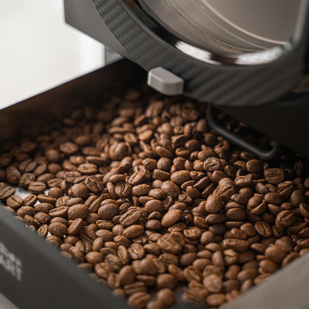 Roasted coffee beans in a Sandbox Smart cooling tray