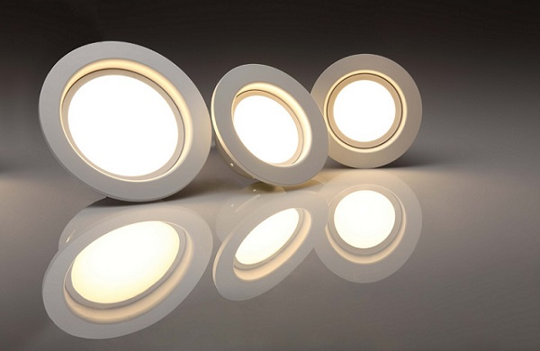 Oświetlenie halogenowe przemysłowe LED  - światło barwy ciepłej