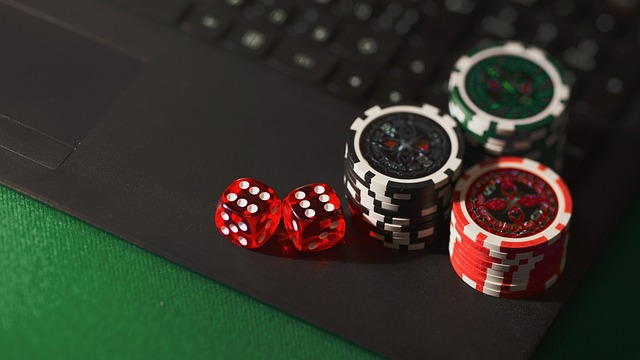 dice, chips, online gambling