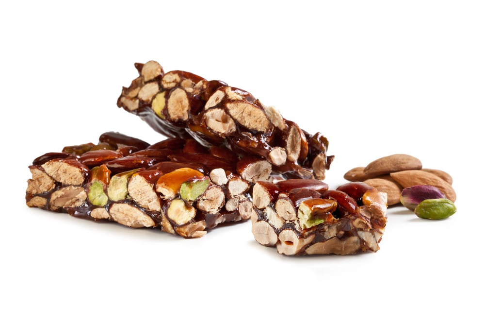 Varianti regionali del torrone siciliano con diversi ingredienti.