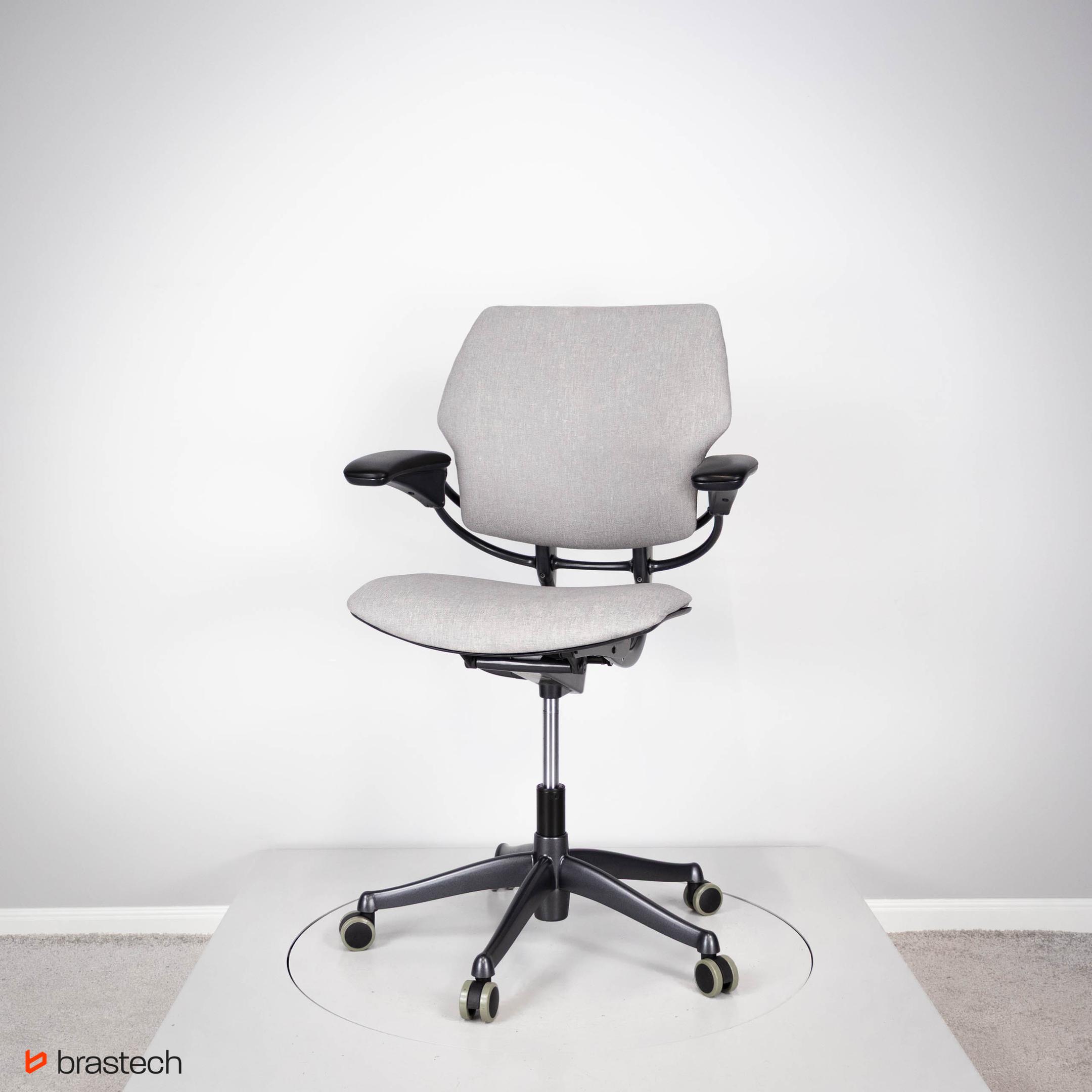 Ranking foteli biurowych 1000–1600 zł – jaki fotel ergonomiczny wybrać? 14 Humanscale Freedom. Źródło: Brastech
