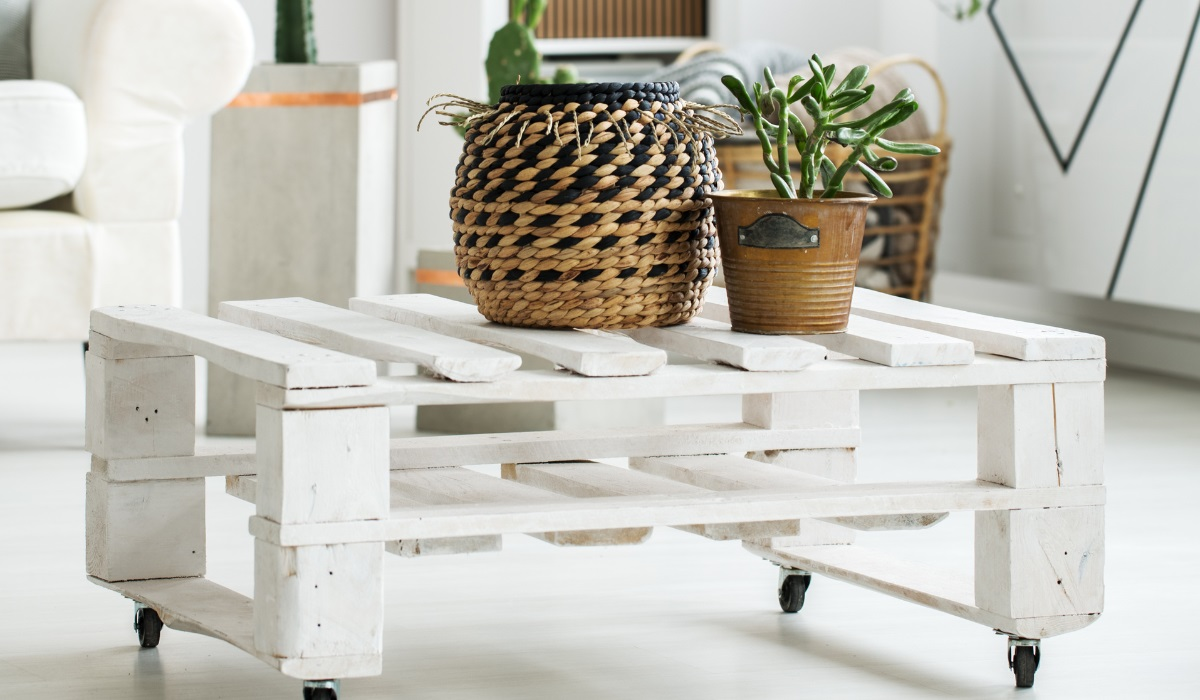 Fun, pallet coffee table - slatted tabletop -white paint  