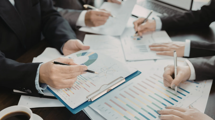 realizacja działań prowadzących, podjęcie, czynienia, szkody, sprawę, program, tematy