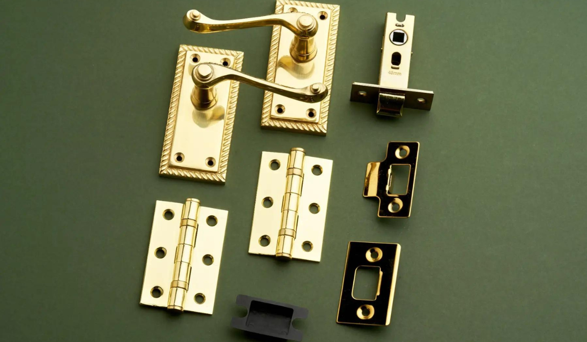 Door handle pack - Georigan scroll lever on backplate - with latch and hinges