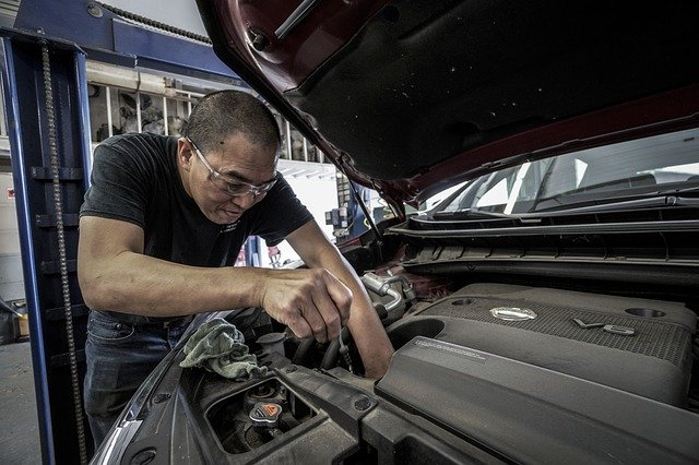 How Long Does an Oil Change Take