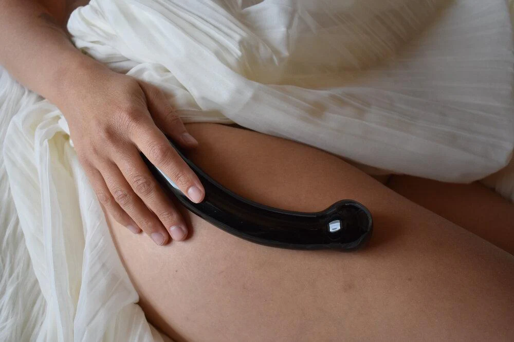Crystal wands to improve vaginal dryness