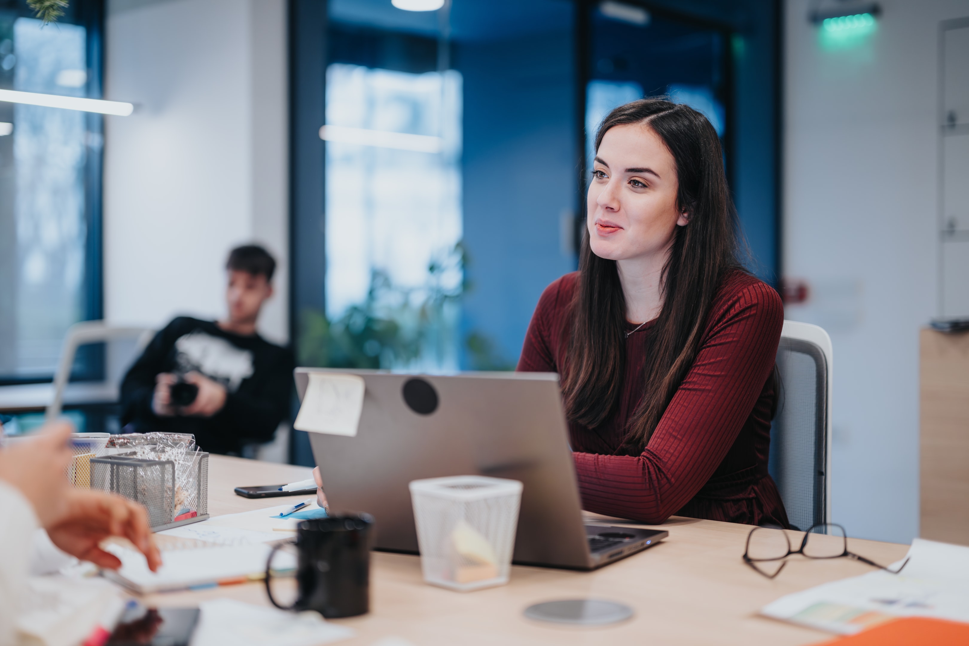 rozmowa o każdym etapie lejka marketingowego - spotkanie zespołu marketingu