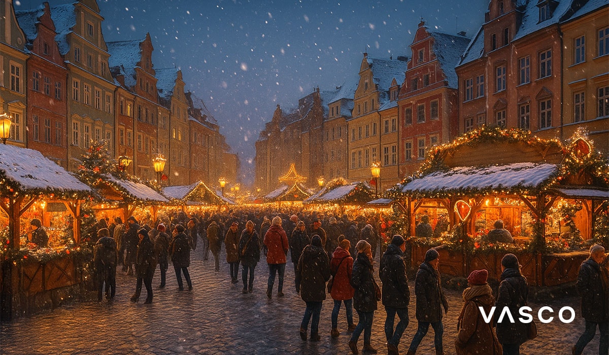 Marché de Noël dans une vieille ville enneigée en Pologne