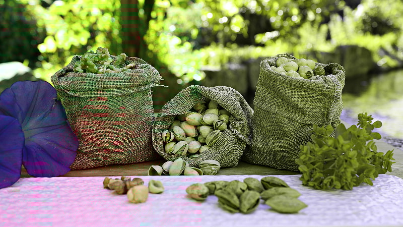 Jute bags used by retailers 