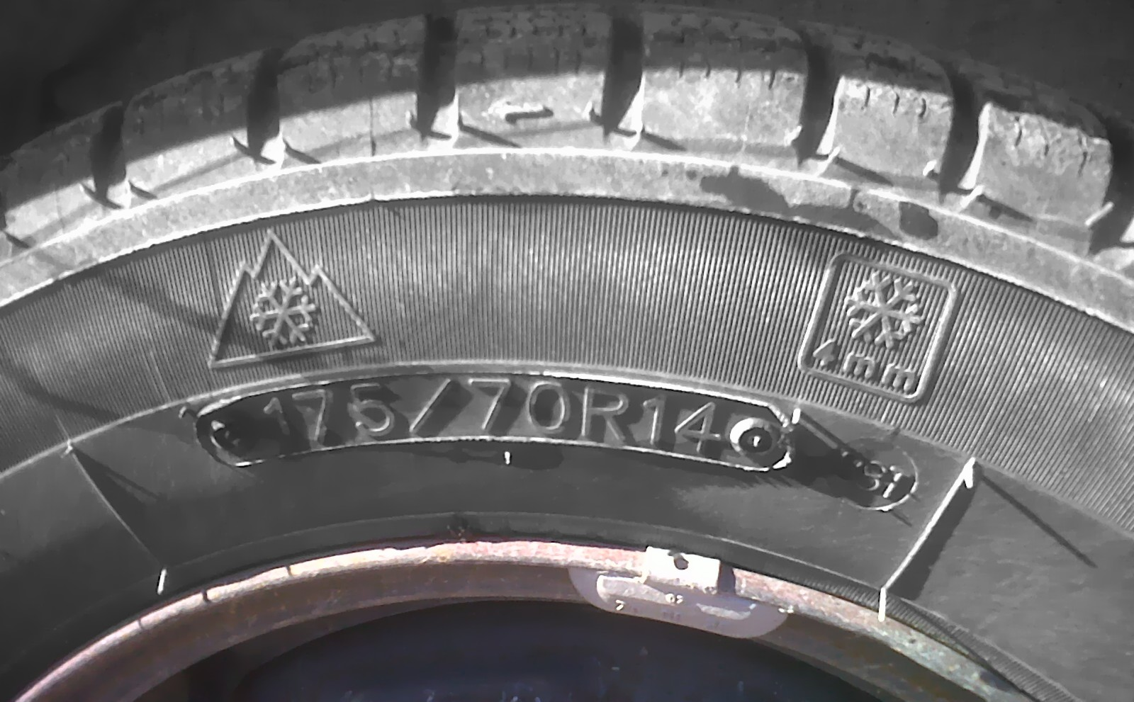 the 'Alpine' or 'Snowflake' symbol on a tire