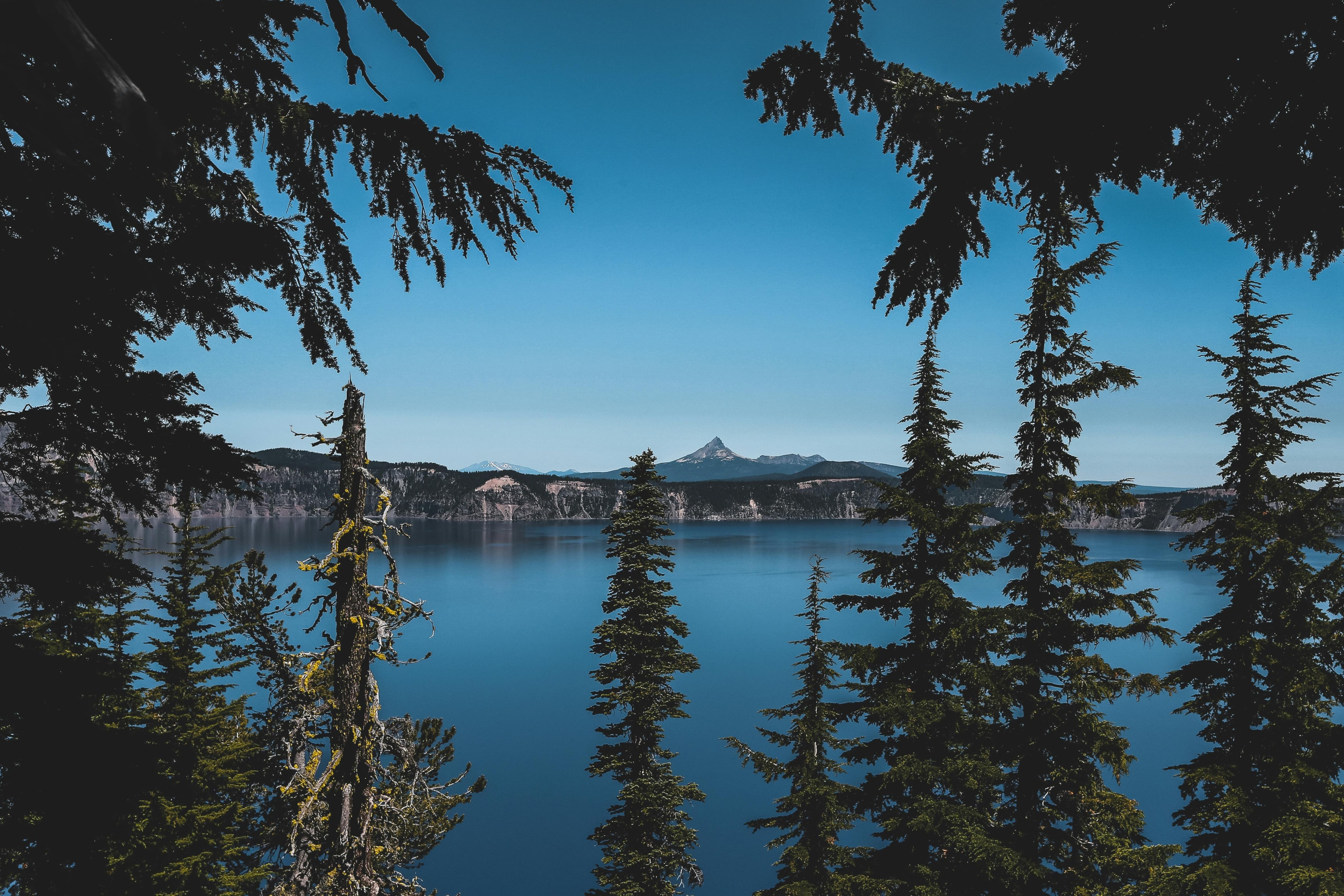 Oregon landscape with lake and mountains. 