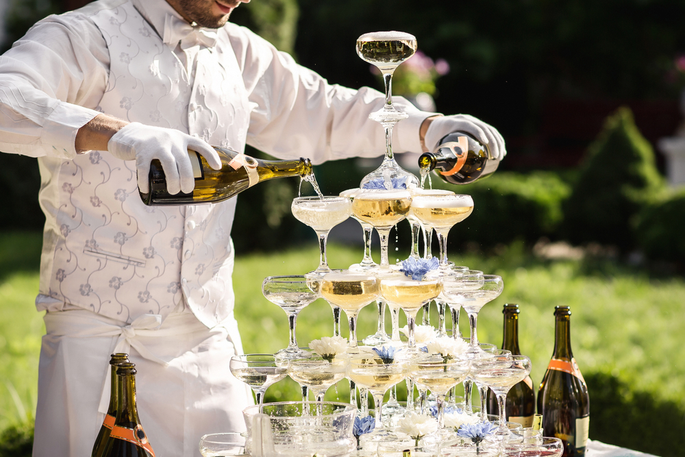 Why a Mobile Bar Hire Is Essential For Your Wedding?  -