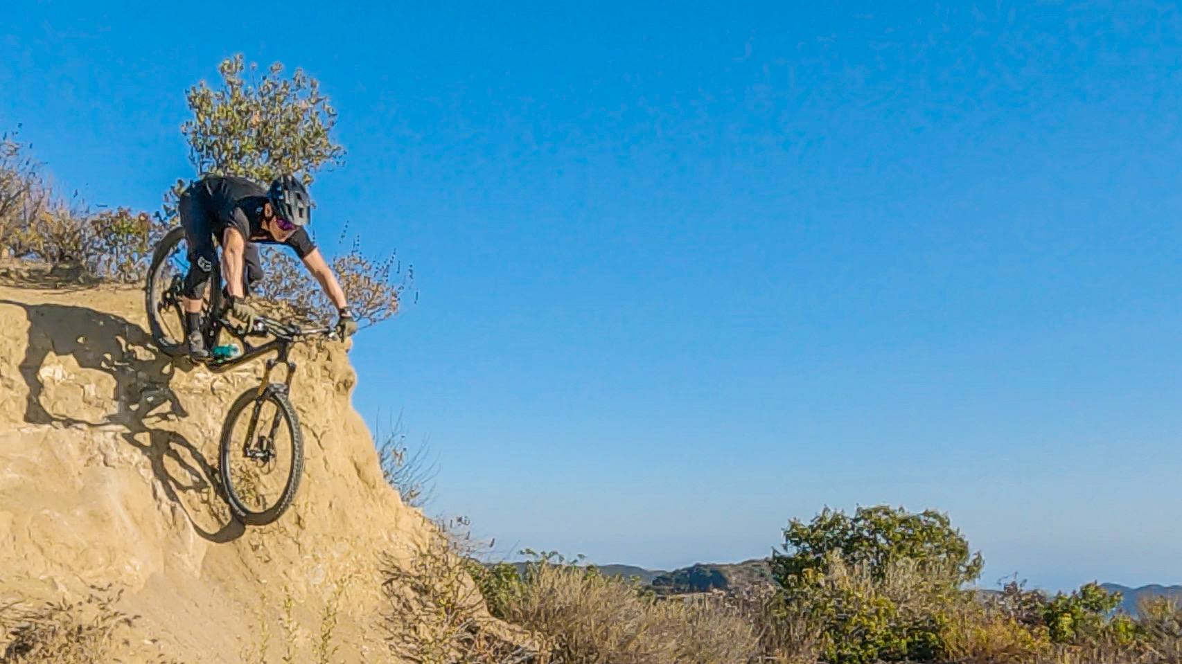 A person wearing mountain bike knee pads with foam padding