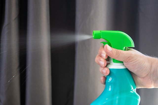 spray bottle with cleaning solution
