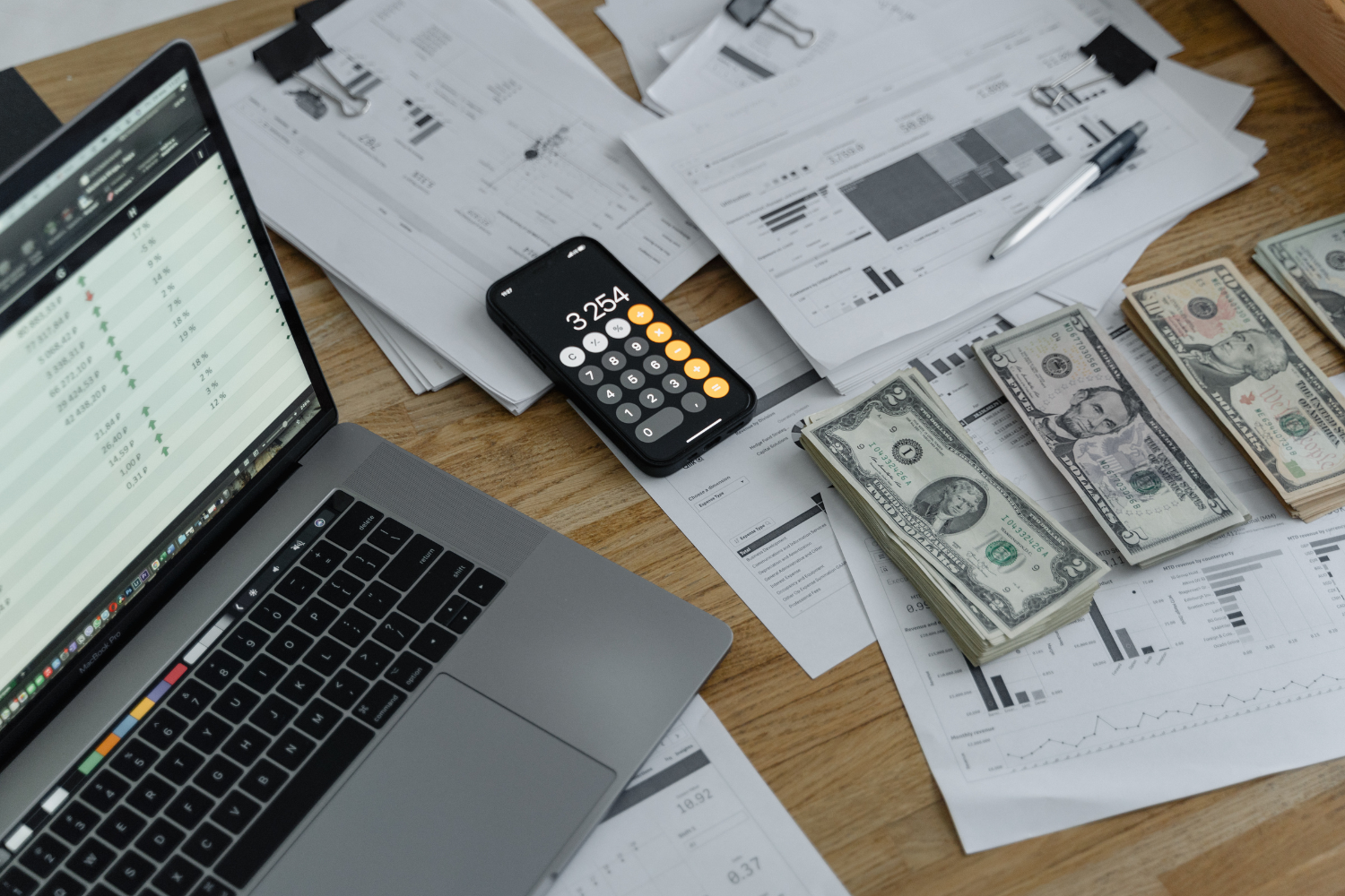 An image depicting salary payments.