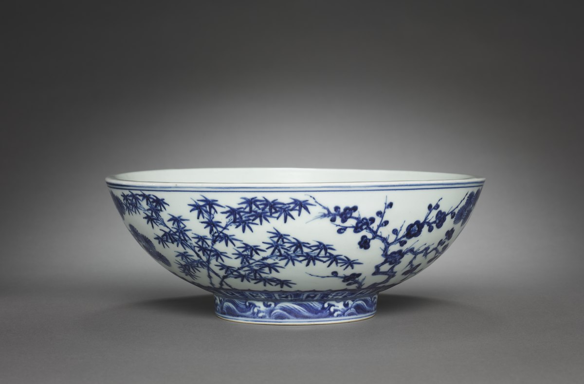 A bowl Chinese bowl with decoration of the "Three Friends"; 1426–1435 CE; porcelain with underglaze blue decoration; diameter: 30.2 cm; Cleveland Museum of Art (U.S.A)