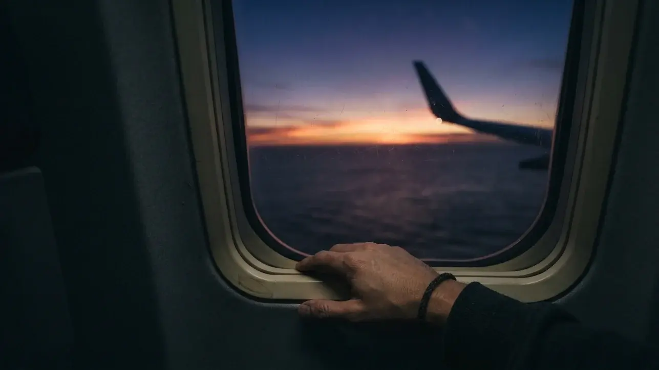 What Actually Happens to Your Dates When Your Flight Crosses the Date Line