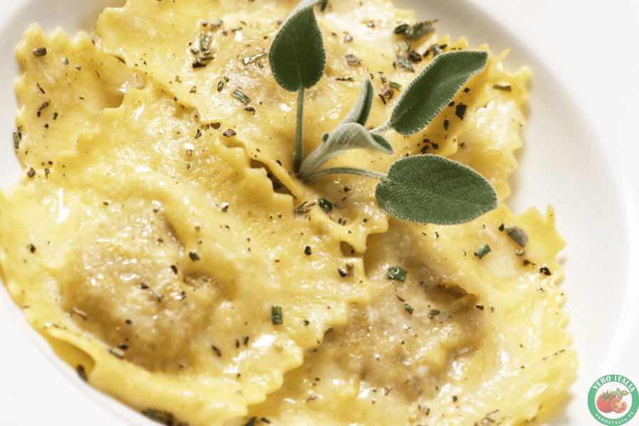 ravioli z ricottą w sosie maślanym