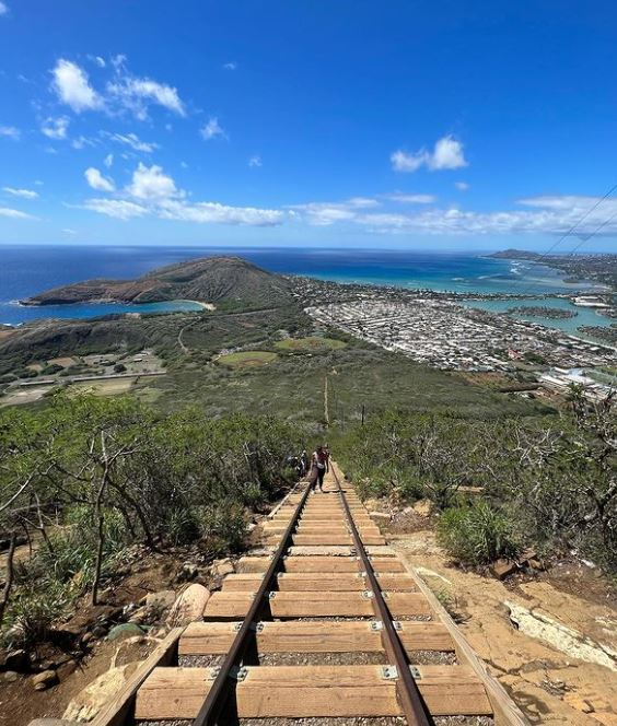 Oahu hiking trails with steep climb