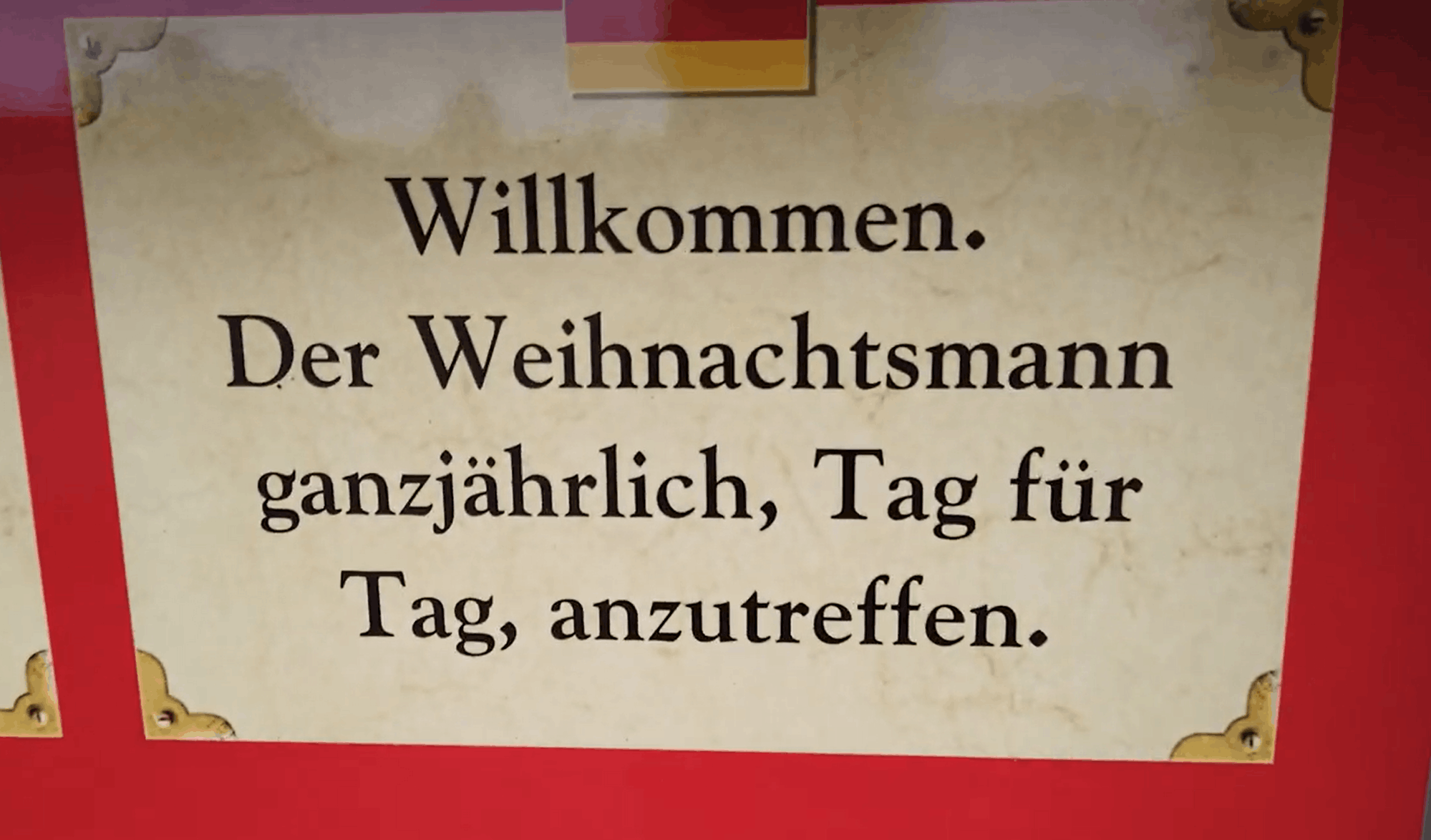 Schild, dass der Weihnachtsmann täglich da ist