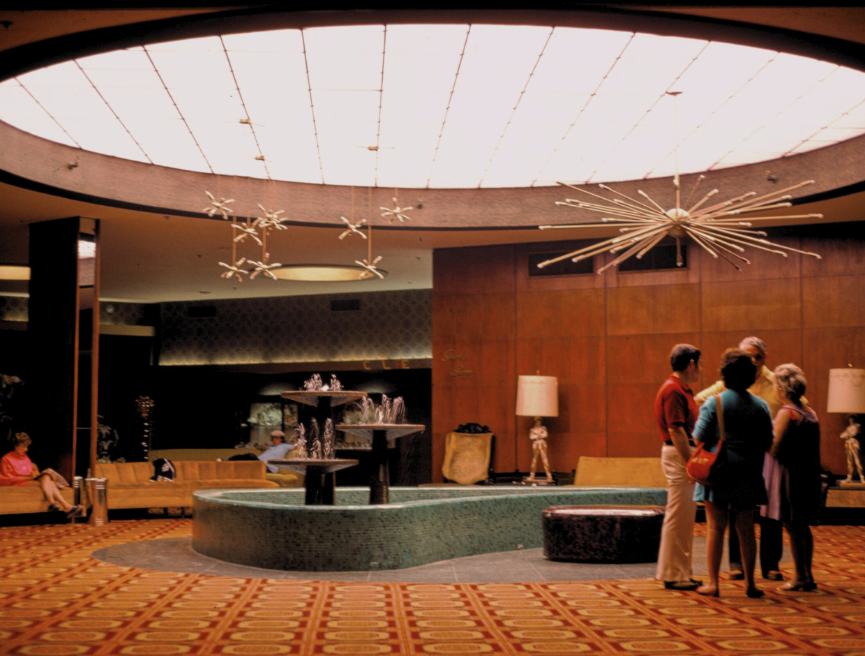 Nevele lobby in Ellenville, New York, photographed by John Margolies and included in the Library of Congress. Public Domain.