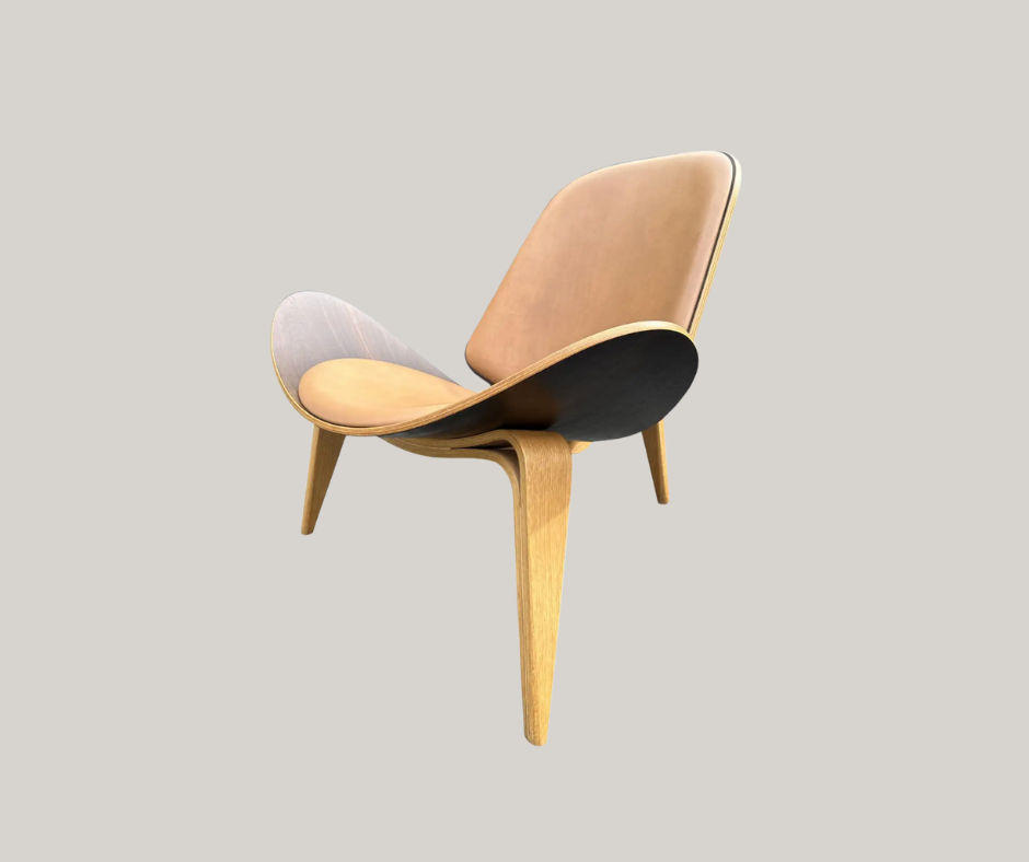 a CH07 shell chair that pairs perfectly with the Vinna Outdoor Dining Table (or really any dining tables)