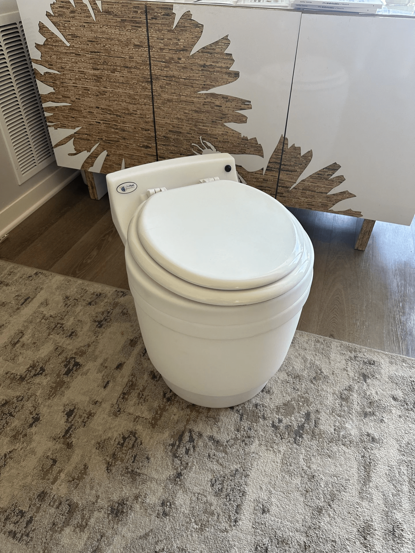 Laveo Dry Flush Toilet | Jiffy Pop