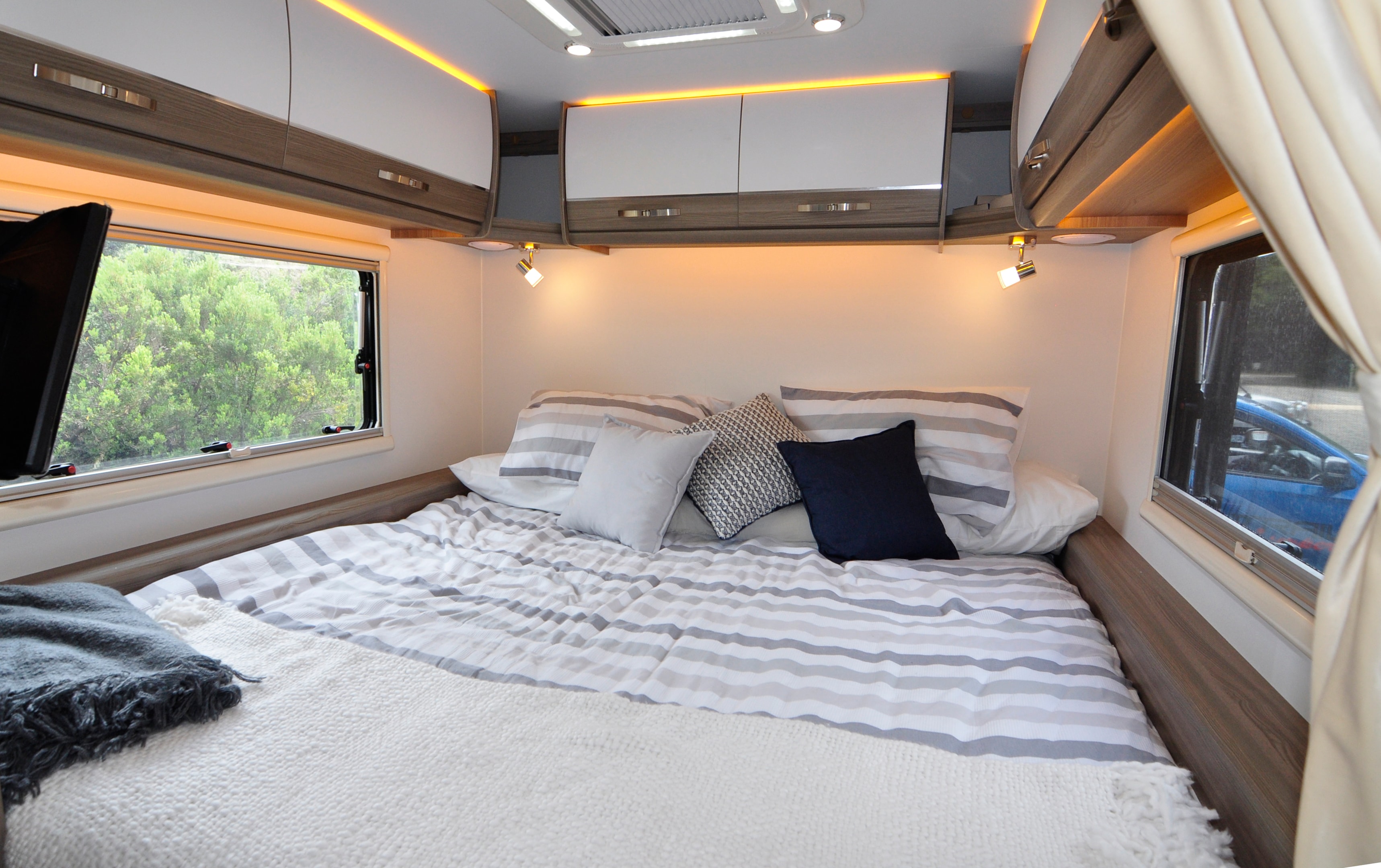 What a beautiful bed! Makes me want a nanny nap right now!