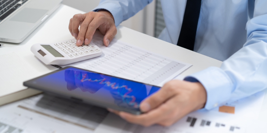 An employee planning risk response strategies