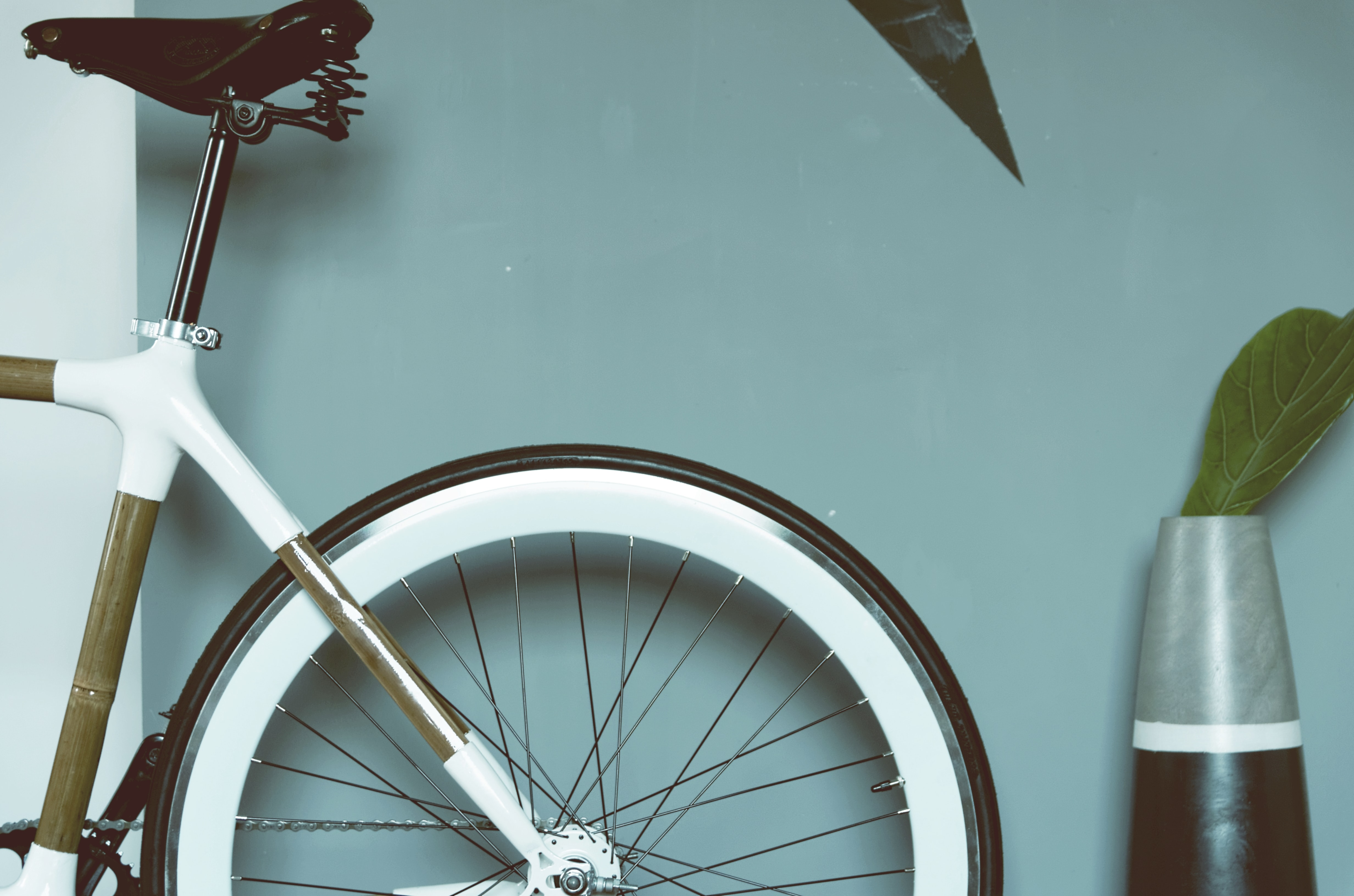 Bicicleta com o selim na horizontal e com altura ajustada. Foto de Michał Wichrzyński, Unsplash.