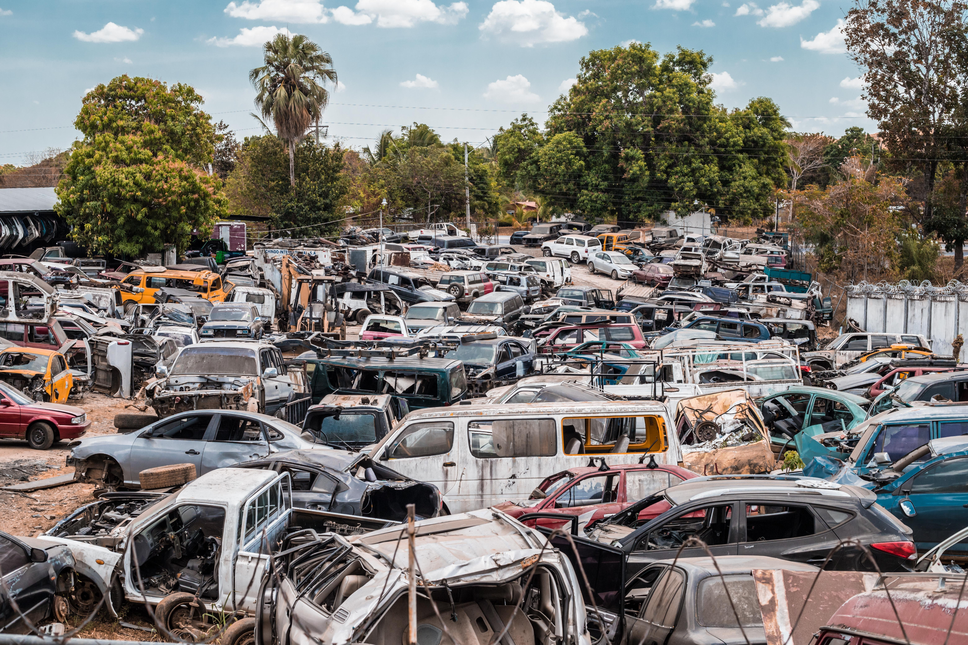 Scrap Metal Recyclers gives cash for damaged cars