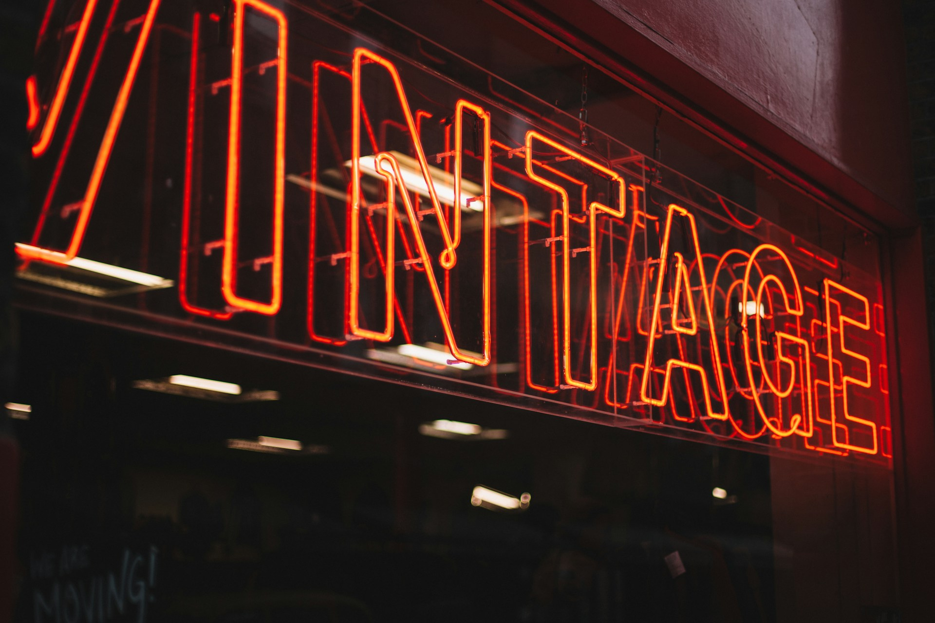 picture of a vintage neon sign